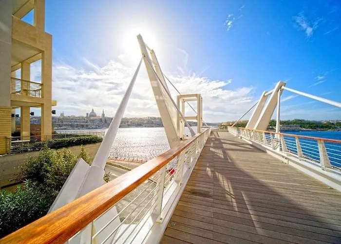 Modern Bright 6th Floor Apartment